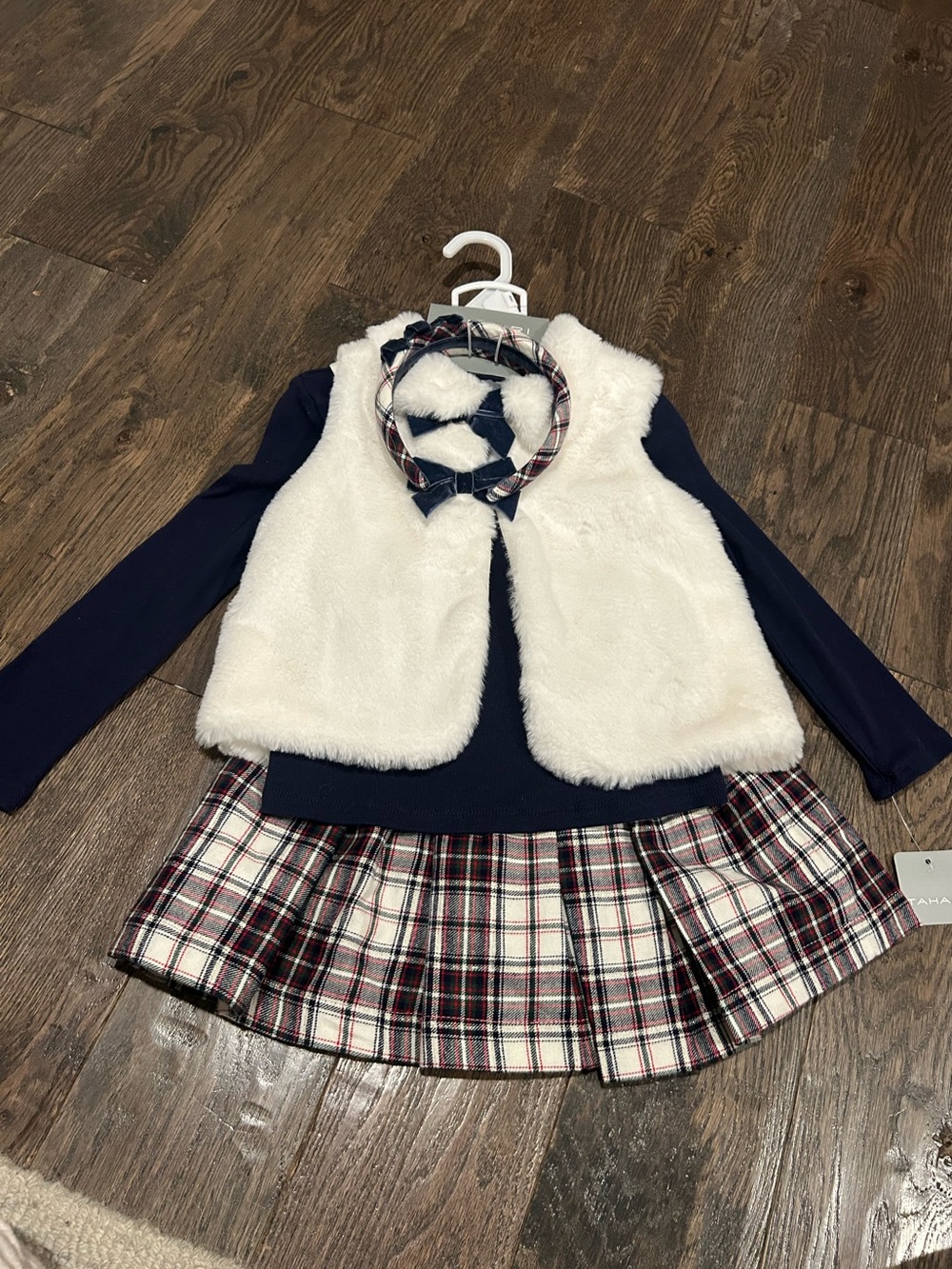 NWT Tahari Girls Navy Top, White Faux Fur Vest & Plaid Skirt Set size 3T